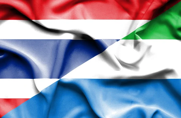 Wapperende vlag van sierra leone en thailand — Stockfoto
