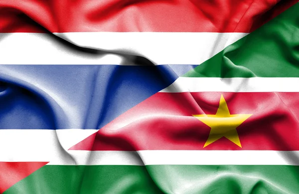 Bandeira acenando de Suriname e Tailândia — Fotografia de Stock