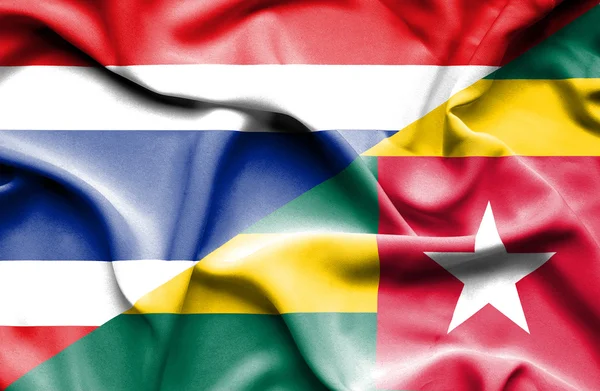 Bandeira acenando de Togo e Tailândia — Fotografia de Stock