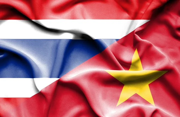 Drapeau agitant du Vietnam et de Thaïlande — Photo