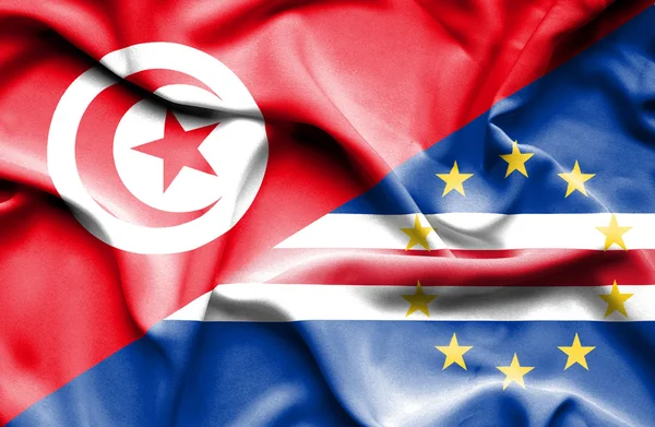 Integetett a zöld-foki Köztársaság és Tunézia zászlaja — Stock Fotó