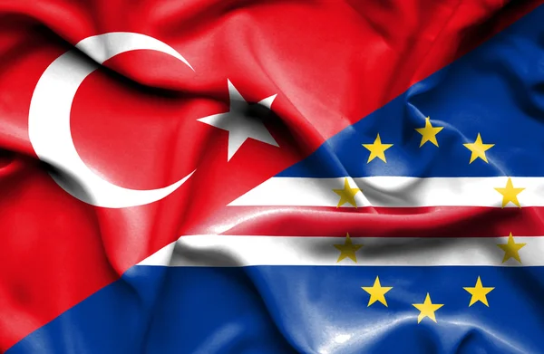 Integetett a zöld-foki Köztársaság és Törökország zászlaja — Stock Fotó