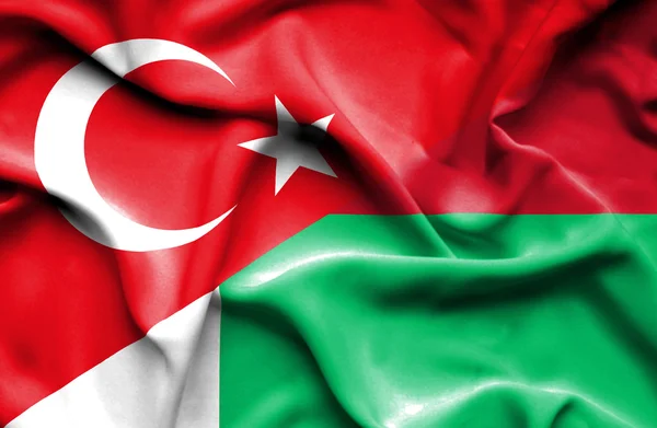 Macha flagą Madagaskar i Turcji — Zdjęcie stockowe
