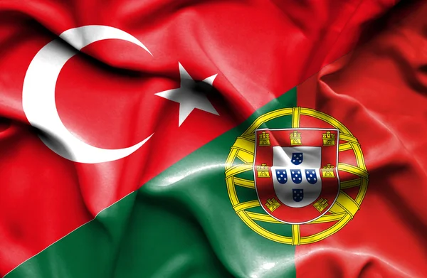 ポルトガル、トルコの旗を振っています。 — ストック写真