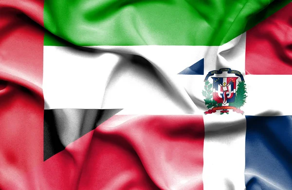 Bandiera sventola della Repubblica Dominicana e degli Emirati Arabi Uniti — Foto Stock