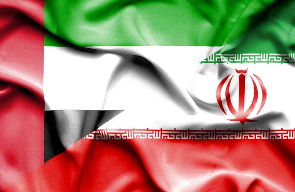 Flagge der iranischen und vereinigten arabischen Emirate schwenken — Stockfoto