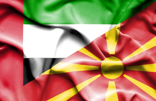 Wapperende vlag van Macedonië en Verenigde Arabische Emiraten — Stockfoto