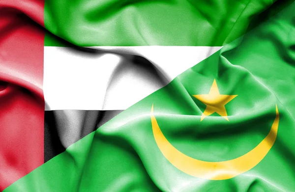 Розмахуючи прапором Мавританії і Об'єднані Арабські Емірати — стокове фото