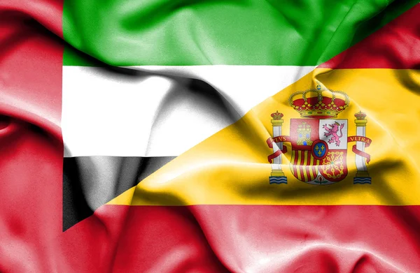 Mávání vlajkou Španělska a Spojené arabské emiráty — Stock fotografie