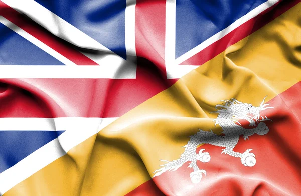 Vlající vlajka Bhútánu a Velké Británie — Stock fotografie
