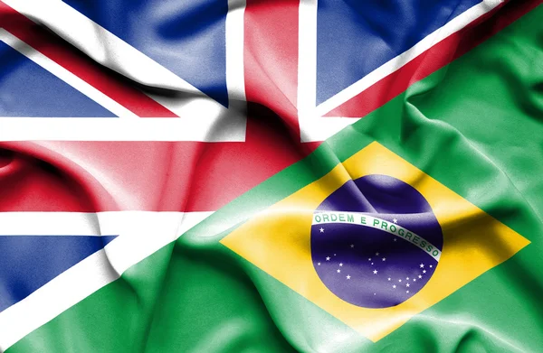 Ondeando la bandera de Brasil y Gran Bretaña — Foto de Stock