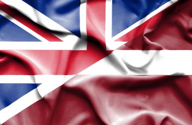 Letonya ve Büyük Britanya bayrağı sallayarak