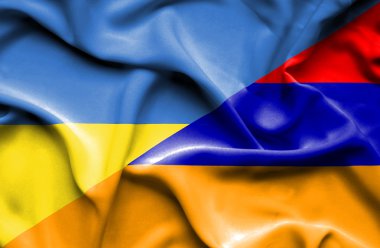 Ermenistan ve Ukrayna bayrağı sallayarak 