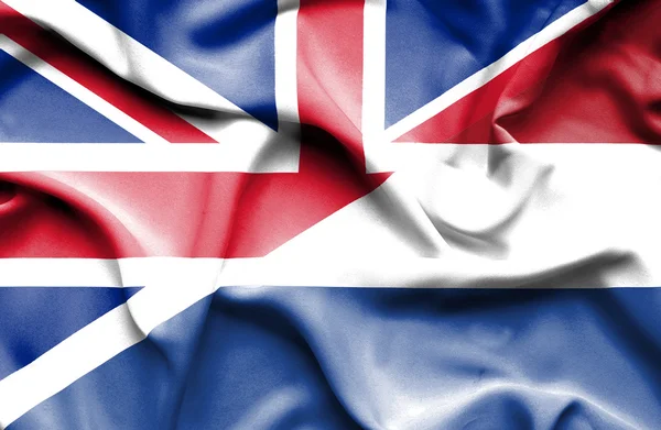 オランダおよびイギリスの旗を振っています。 — ストック写真