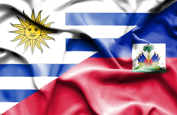 Bandera ondeante de Haití y Uruguay — Foto de Stock