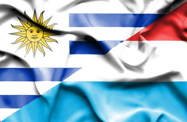 Lüksemburg ve uruguay bayrağı sallayarak — Stok fotoğraf