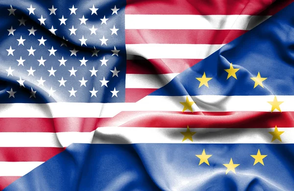 ベルデ岬とアメリカの旗を振っています。 — ストック写真
