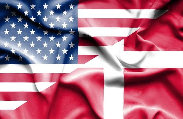 Danimarka ve ABD bayrağı sallayarak — Stok fotoğraf