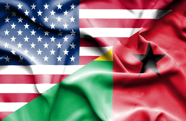 Drapeau agitant de Guinée Bissau et des Etats-Unis — Photo