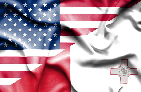 Flagge von Malta und den USA schwenken — Stockfoto