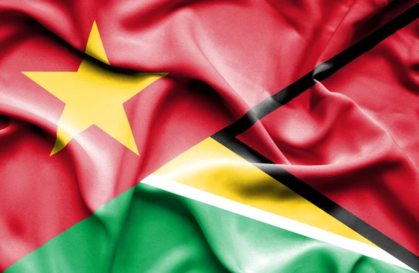 Flagge von Guyana und Vietnam schwenkend — Stockfoto