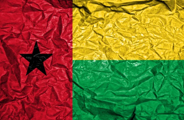 Guinee-Bissau vintage vlag op oude verfrommeld papier achtergrond — Stockfoto