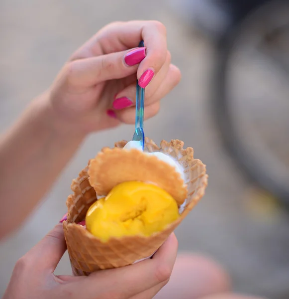 Woman hands holding fruity ice cream in hands — Stock Photo, Image