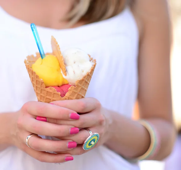 Woman hands holding fruity ice cream in hands — Stock Photo, Image