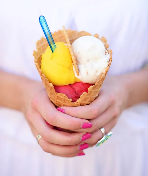 Woman hands holding fruity ice cream in hands — Stock Photo, Image