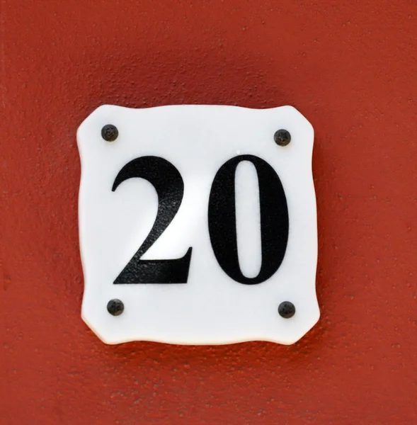 Número 20 na parede da casa — Fotografia de Stock