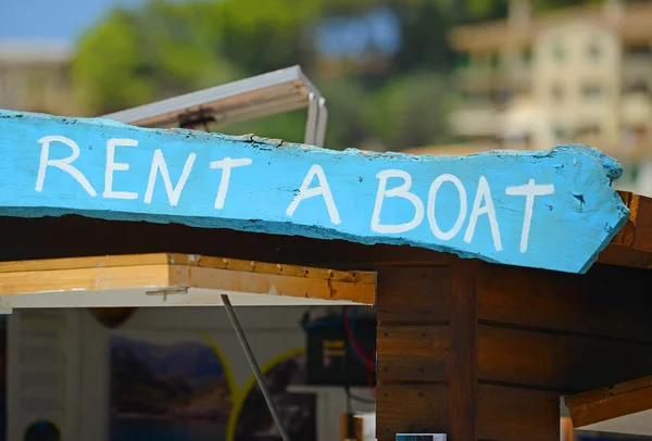 ALQUILER UNA BARCO signo de madera —  Fotos de Stock