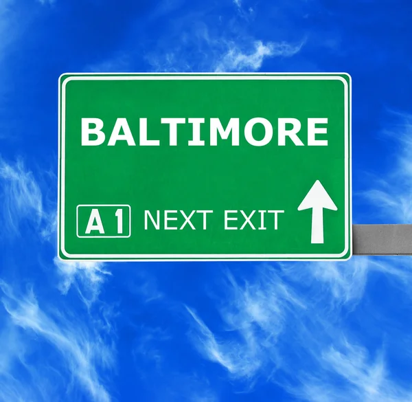 Baltimore útjelzési ellen, tiszta kék ég — Stock Fotó