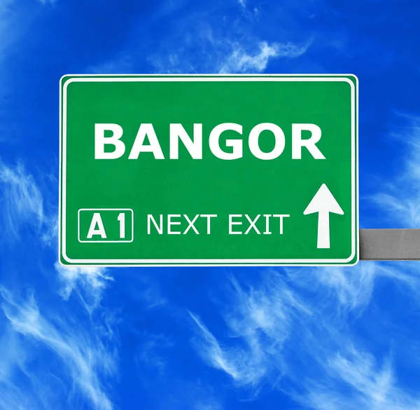 BANGOR road sign against clear blue sky — Stock Photo, Image