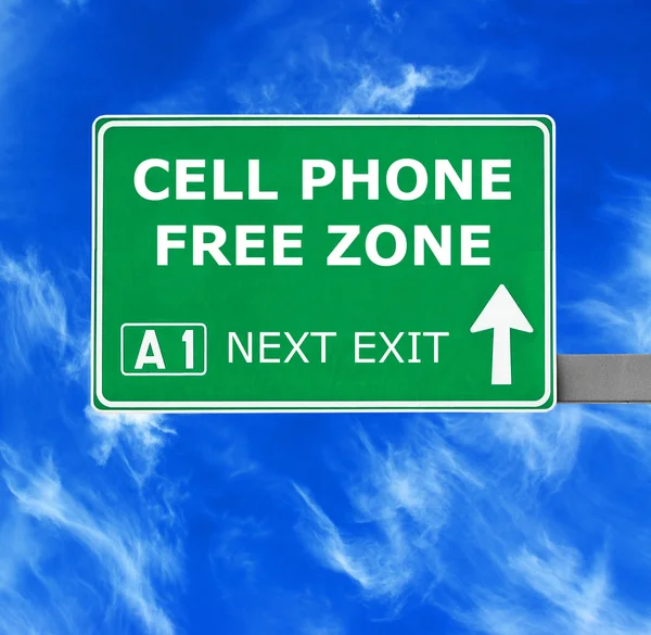 CELL PHONE FREE ZONE road sign against clear blue sky — Stock Photo, Image