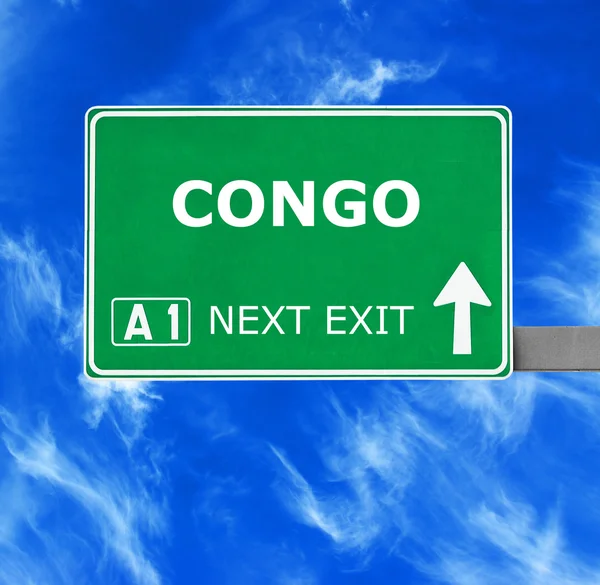 Kongo-Verkehrsschild gegen strahlend blauen Himmel — Stockfoto