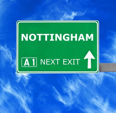 Nottingham yol işaret karşı mavi gökyüzü temizleyin