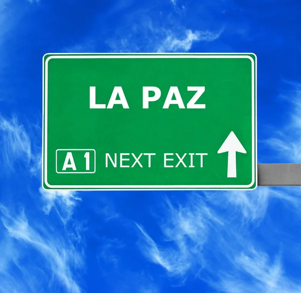 ラパス道路標識に対する澄んだ青い空 — ストック写真