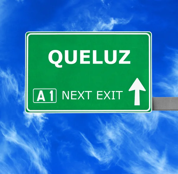 Πινακίδα Queluz κατά σαφή μπλε ουρανό — Φωτογραφία Αρχείου