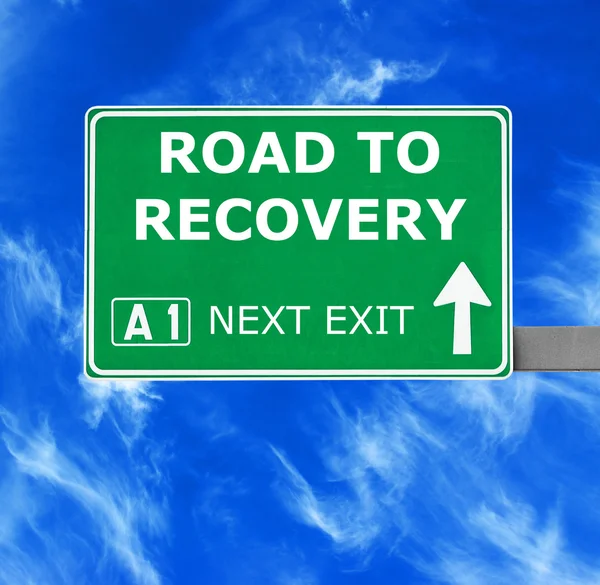 ROAD TO RECOVERY road sign against clear blue sky — Stock Photo, Image