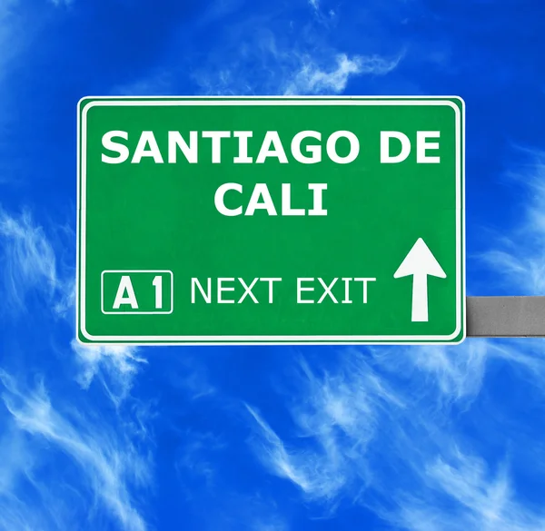 Santiago De Cali verkeersbord tegen duidelijke blauwe hemel — Stockfoto