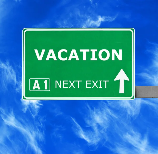 VACATION road sign against clear blue sky — Stock Photo, Image