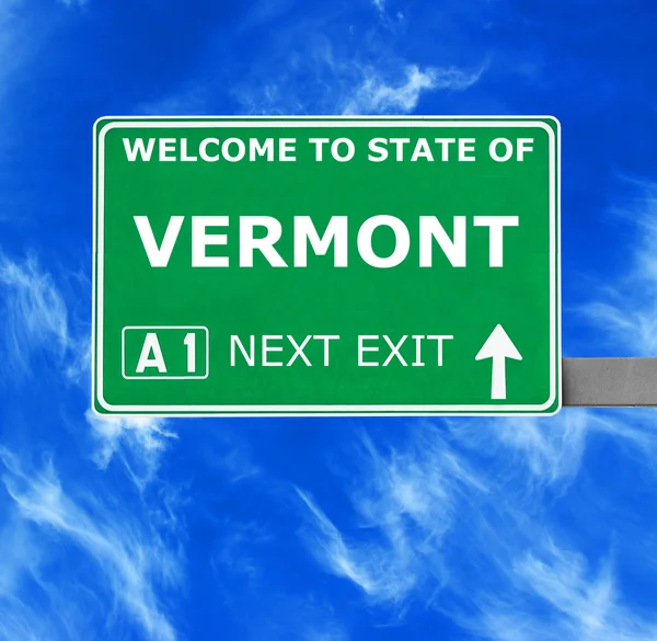 Vermont útjelzési ellen, tiszta kék ég — Stock Fotó