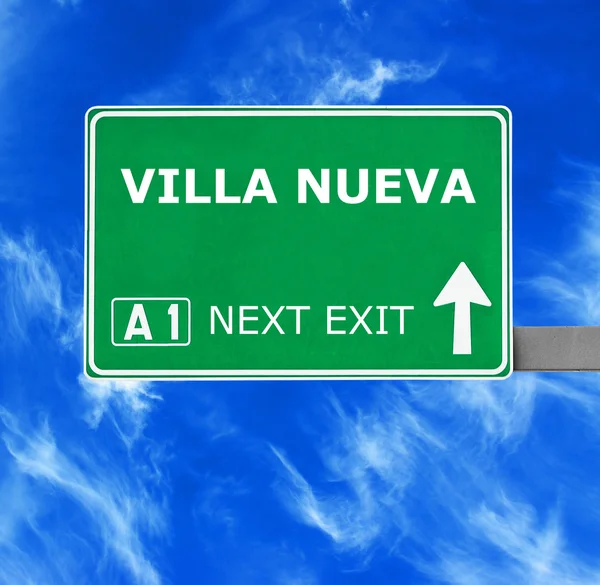 Villa Nueva 道路标志反对清澈的天空 — 图库照片
