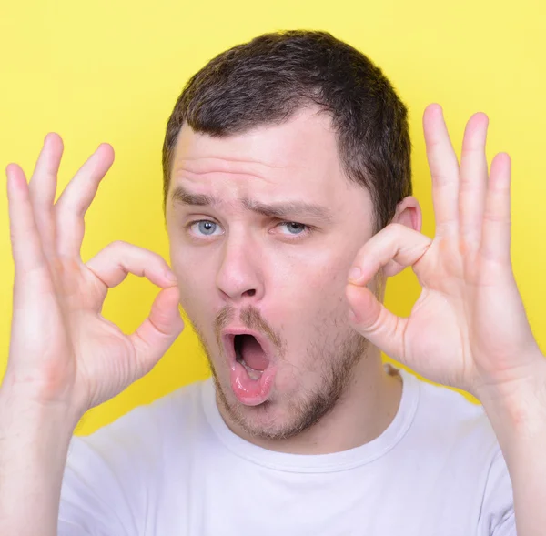 Portrait of funny man showing OK gesture with hands against yell — Stock Photo, Image