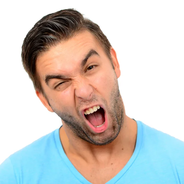 Porträt eines wütenden Mannes, der vor weißem Hintergrund schreit — Stockfoto