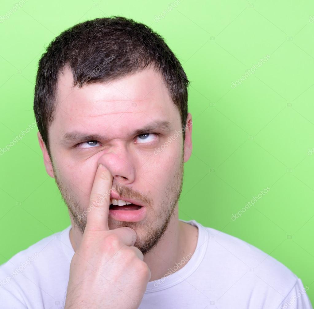 彼の鼻に指で面白い男の肖像 ストック写真 C Alexis84