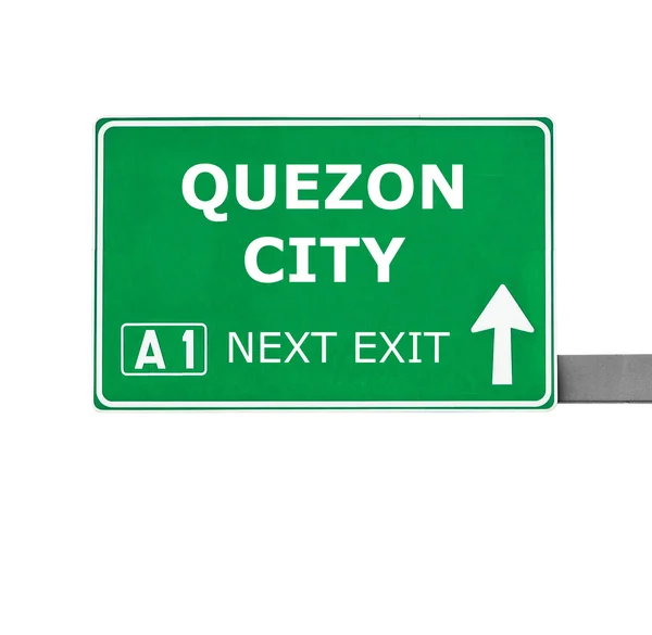 Quezon city strassenschild isoliert auf weiß — Stockfoto