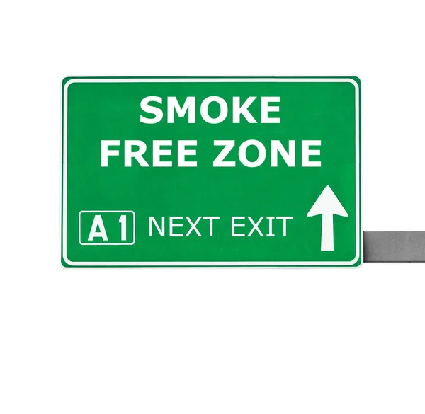 SMOKE FREE ZONE sinal de estrada isolado no branco — Fotografia de Stock