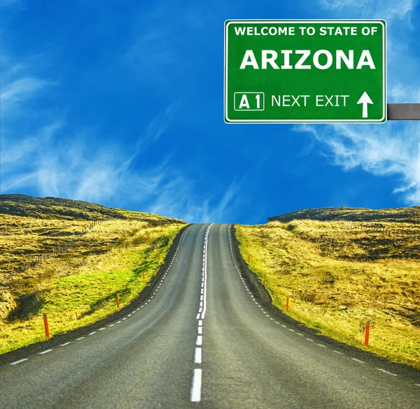 Arizona dopravní značka proti jasné modré oblohy — Stock fotografie