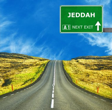 Cidde yol işaret karşı mavi gökyüzü temizleyin